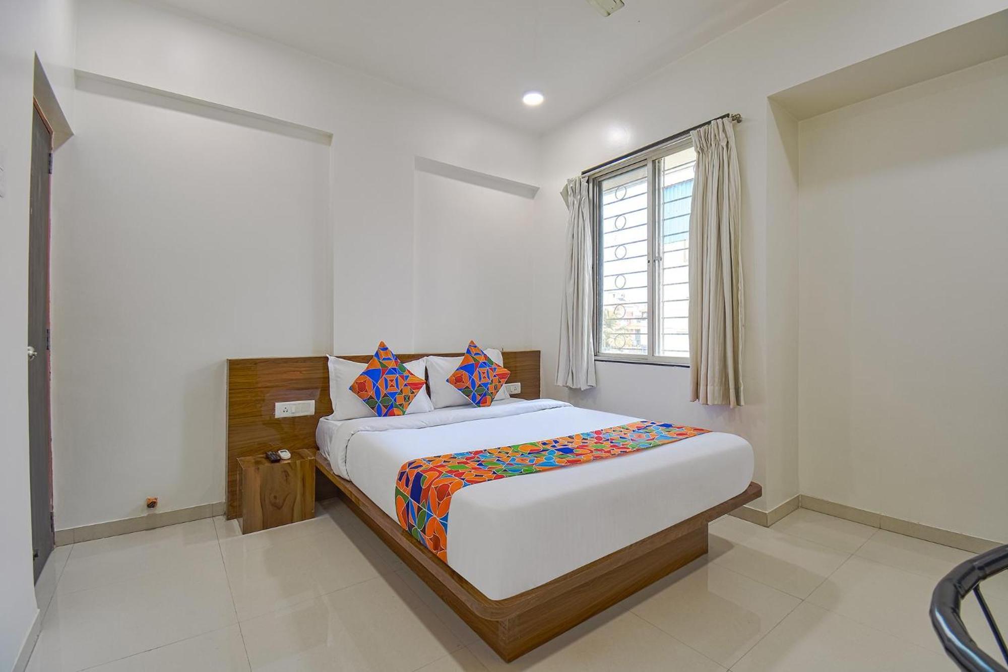 Fabhotel Skylight Studio Rooms - Nr Mcf Camp Pune Eksteriør bilde